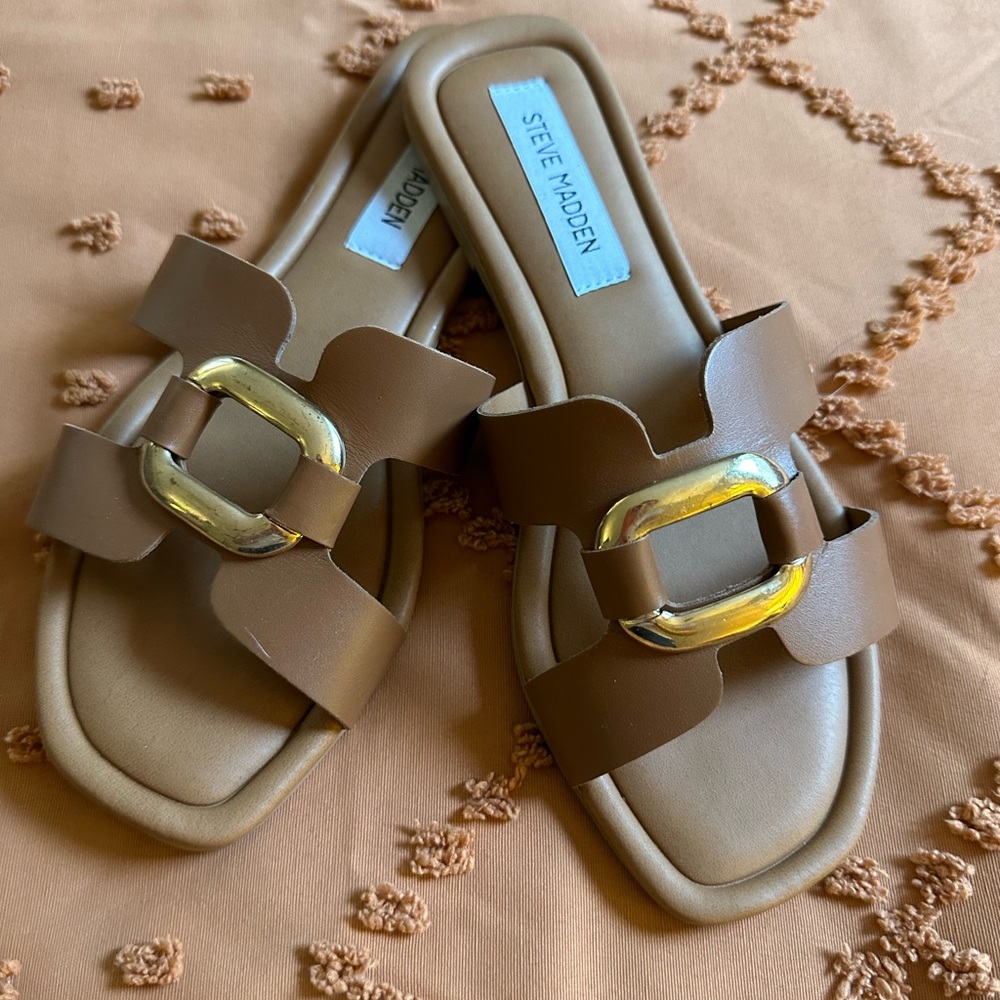 Steve Madden slide sandals tan leather gold detail size 7